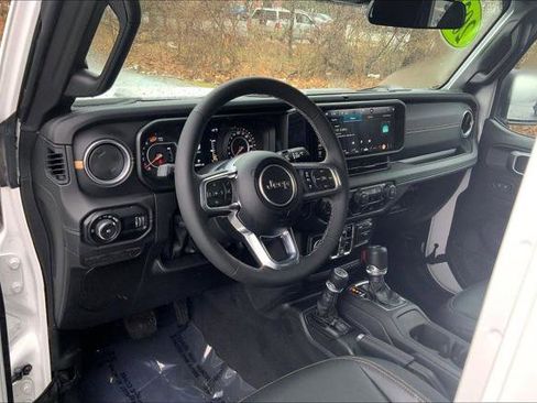 Certified 2025 Jeep Wrangler Unlimited Sahara AWD/4WD image 15