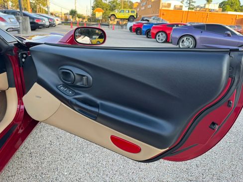 Used 2000 Chevrolet Corvette Convertible w/ Memory Pkg RWD image 18