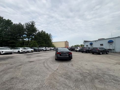 Used 2025 Nissan Altima 2.5 SV FWD image 15