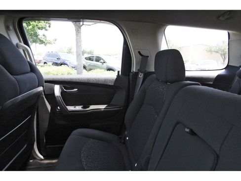 Used 2009 GMC Acadia SLE FWD image 11