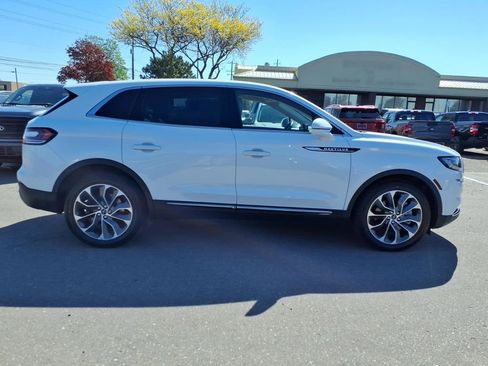 Used 2023 Lincoln Nautilus Reserve AWD/4WD image 6