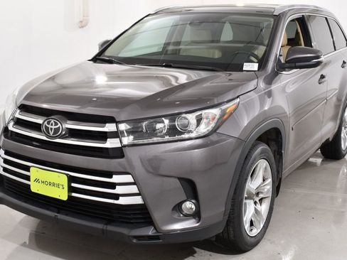 Used 2017 Toyota Highlander Limited FWD image 2