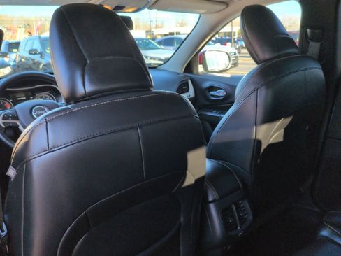 Used 2016 Jeep Cherokee Limited image 19