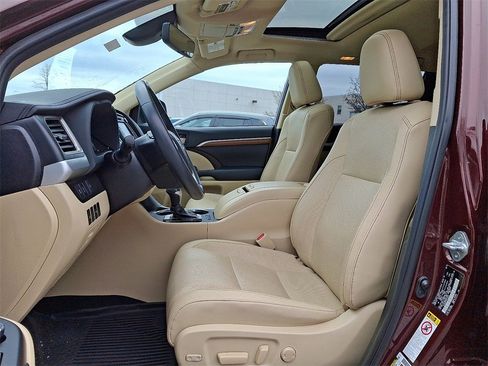 Used 2019 Toyota Highlander Limited image 16
