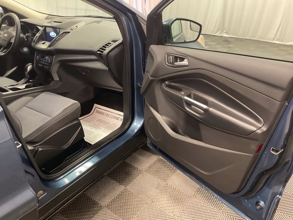 Used 2018 Ford Escape SE w/ SE Sync 3 Package AWD/4WD image 9