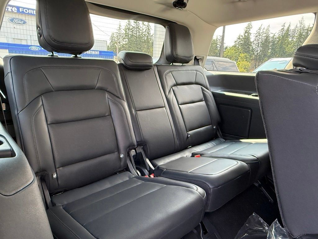 New 2027 Lincoln Navigator Premiere AWD/4WD image 24