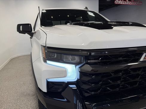 Used 2024 Chevrolet Silverado 1500 ZR2 AWD/4WD image 4