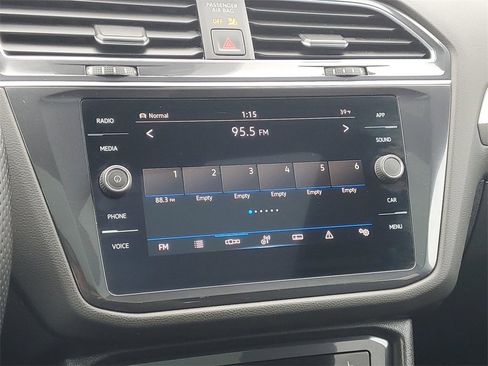 Used 2022 Volkswagen Tiguan SE R-Line image 26