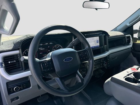 Used 2024 Ford F250 XL image 9