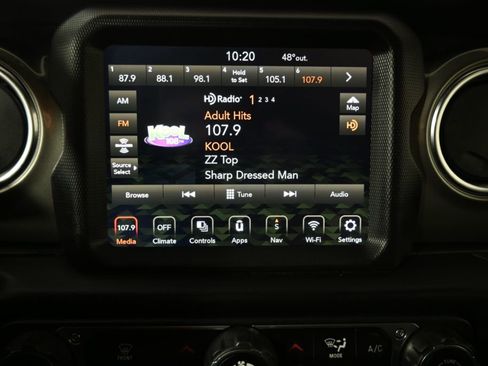 Used 2022 Jeep Wrangler Unlimited Sahara w/ Dual Top Group image 25