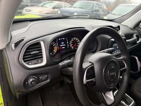 Used 2018 Jeep Renegade Latitude image 16