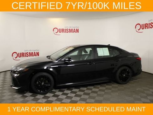 Used 2025 Toyota Camry SE FWD image 3