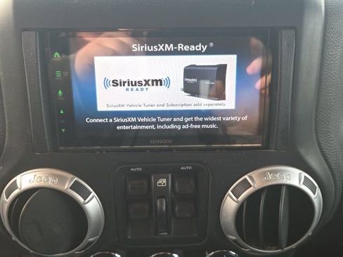 Used 2015 Jeep Wrangler Unlimited Rubicon image 23