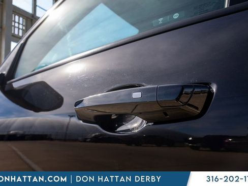 Used 2025 GMC Acadia Elevation image 39