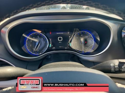 Used 2024 Chrysler Pacifica Touring-L FWD image 24