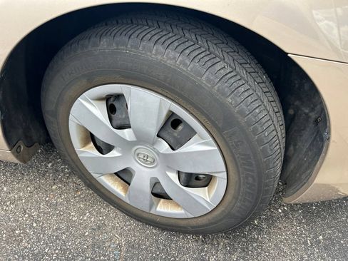 Used 2009 Toyota Camry LE FWD image 4