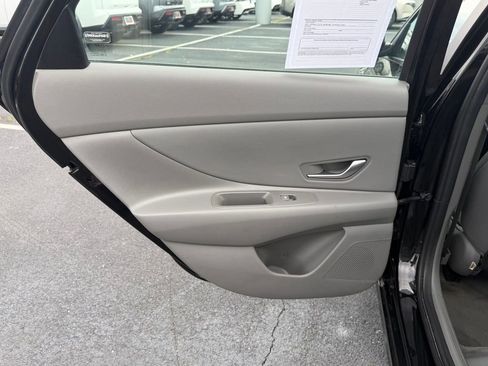 Used 2023 Hyundai Elantra SEL w/ Convenience Package FWD image 17