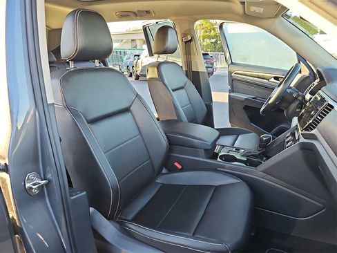 Used 2023 Volkswagen Atlas SE w/ Panoramic Sunroof Package image 10