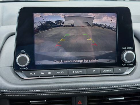 Used 2024 Nissan Rogue SV FWD image 31