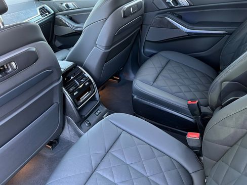 Used 2026 BMW X7 xDrive40i w/ M Sport Package AWD/4WD image 15