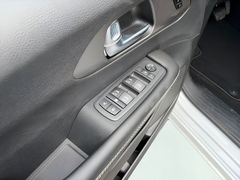 New 2027 Chrysler Pacifica Limited FWD image 17
