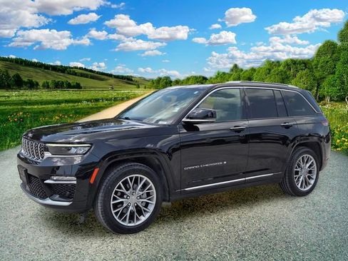 Certified 2023 Jeep Grand Cherokee Summit w/ Luxury Tech Group V AWD/4WD image 2