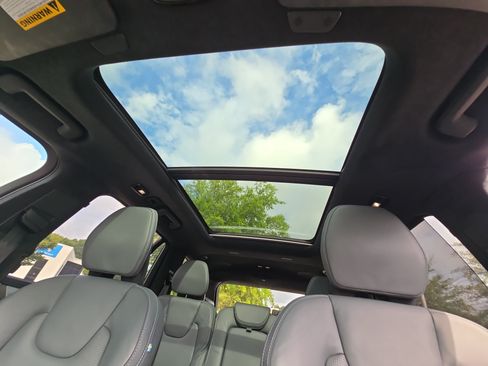 Used 2024 Volvo XC90 T8 Ultimate w/ Lounge Package AWD/4WD image 32