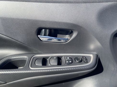 New 2025 Nissan Versa SR w/ Trunk Package image 9