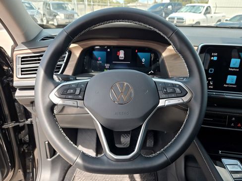 New 2024 Volkswagen Atlas SE image 10