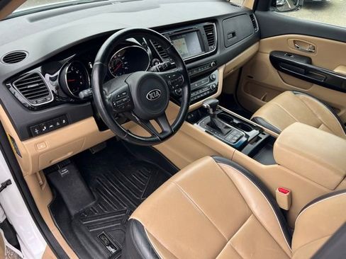Used 2017 Kia Sedona SX image 17