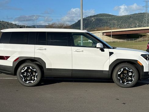 Used 2025 Hyundai Santa Fe SE image 2