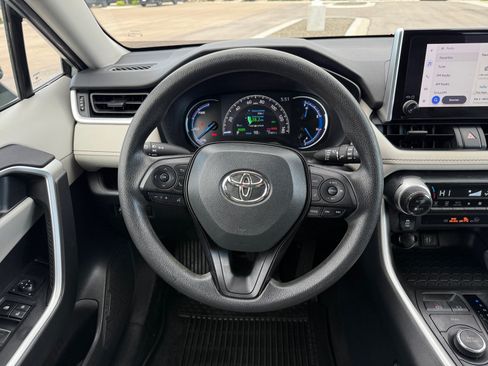 Used 2023 Toyota RAV4 XLE AWD/4WD image 9