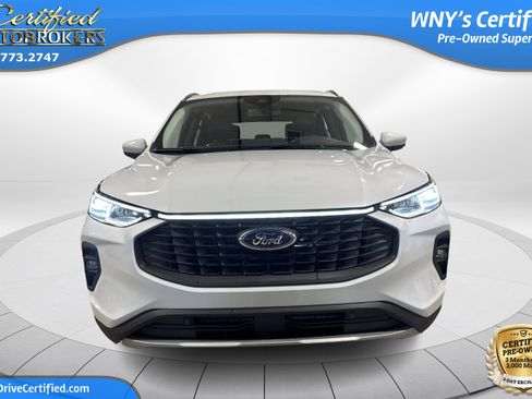 Used 2025 Ford Escape Platinum image 2