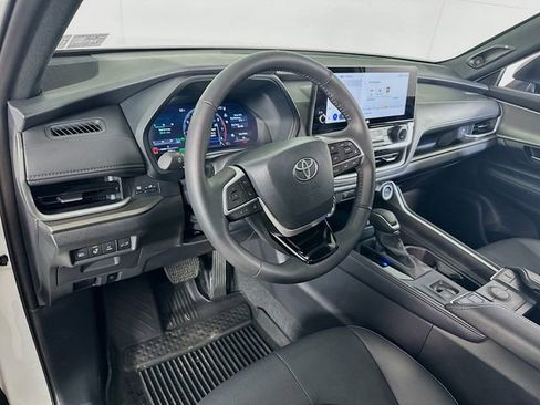 Used 2025 Toyota Grand Highlander AWD Hybrid image 18