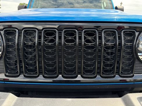 Used 2024 Jeep Wrangler Unlimited image 9