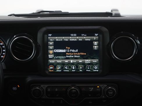 Used 2023 Jeep Wrangler Unlimited Sahara AWD/4WD image 16