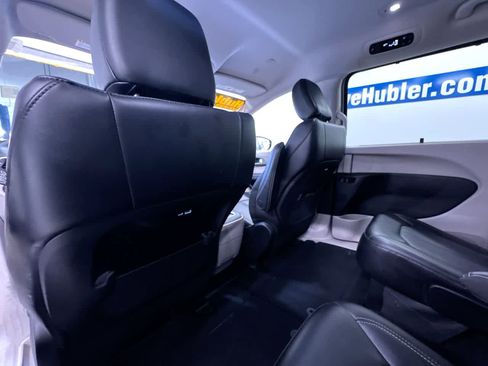 Used 2024 Chrysler Pacifica Touring-L image 38