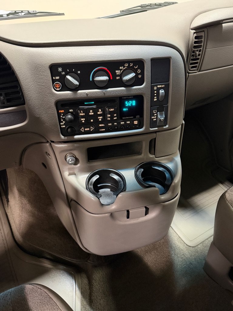 Used 2001 GMC Safari Passenger RWD image 15