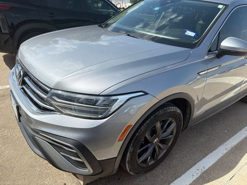Used 2023 Volkswagen Tiguan SE w/ Panoramic Sunroof Package FWD image 8