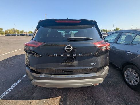 Used 2023 Nissan Rogue SV image 6