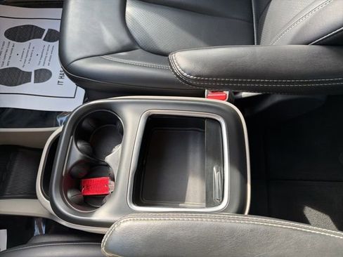 Used 2023 Chrysler Pacifica Touring-L image 24