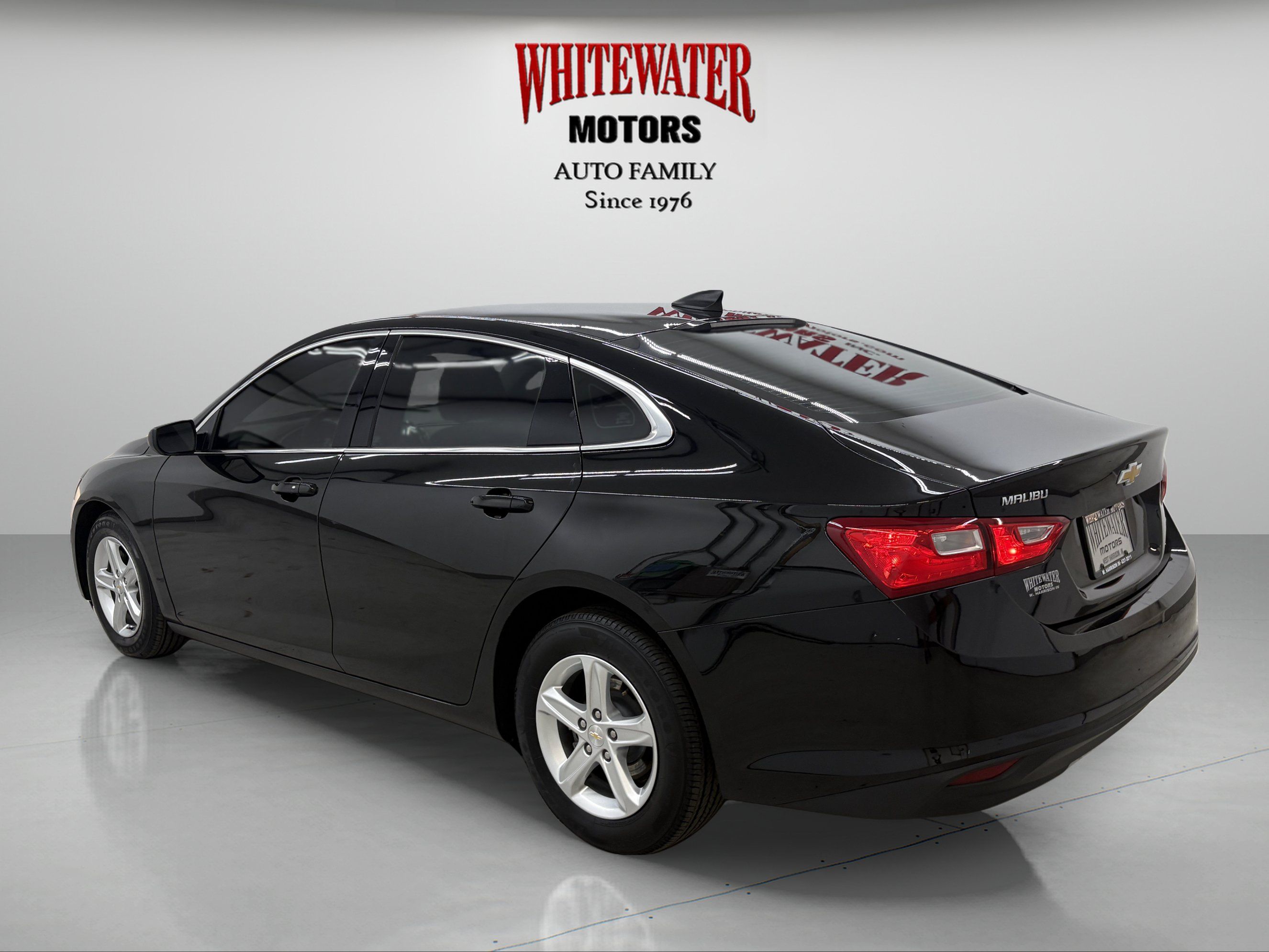Used 2022 Chevrolet Malibu LS FWD image 2