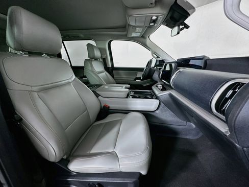 Used 2025 Ford Expedition Active AWD/4WD image 34