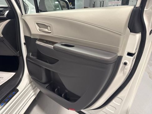 Used 2022 Toyota Sienna LE FWD image 31