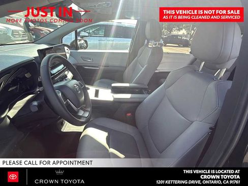 Used 2026 Toyota Sienna XLE FWD image 10