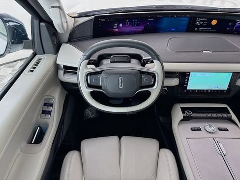 New 2025 Lincoln Navigator Reserve image 24