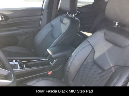 Used 2018 Jeep Grand Cherokee Altitude image 22