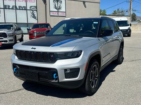 Used 2023 Jeep Grand Cherokee Trailhawk w/ Advanced Protech Group II AWD/4WD image 14