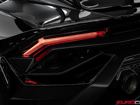 Used 2022 Lamborghini Huracan STO RWD image 23