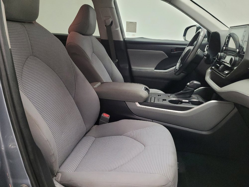 Used 2020 Toyota Highlander LE FWD image 21